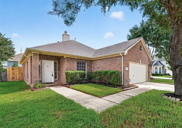 Photo 3 of Sale Pending at 9510 Curry Landing Dr, Houston, TX 77095 | MLS# 25282588 | Listing updated on 2026-09-18
