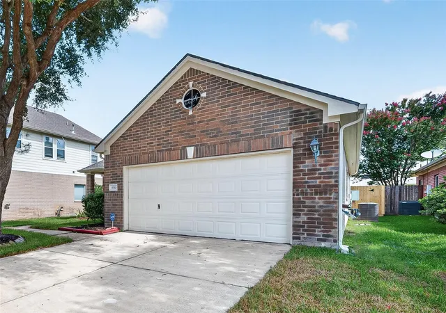Photo 3 of Sale Pending at 9510 Curry Landing Dr, Houston, TX 77095 | MLS# 25282588 | Listing updated on 2026-09-18