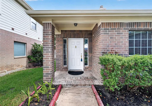 Photo 4 of Sale Pending at 9510 Curry Landing Dr, Houston, TX 77095 | MLS# 25282588 | Listing updated on 2026-09-18