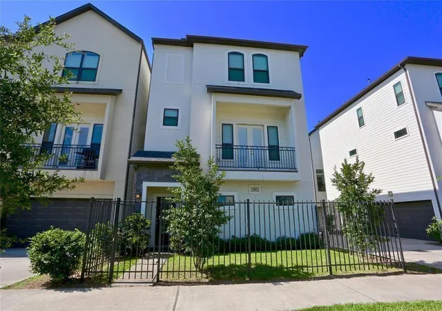 Photo 1 of Single family home for sale at 948 W 24th Street, Houston, TX 77008 | MLS# 56539913 | Listing updated on 2026-06-24