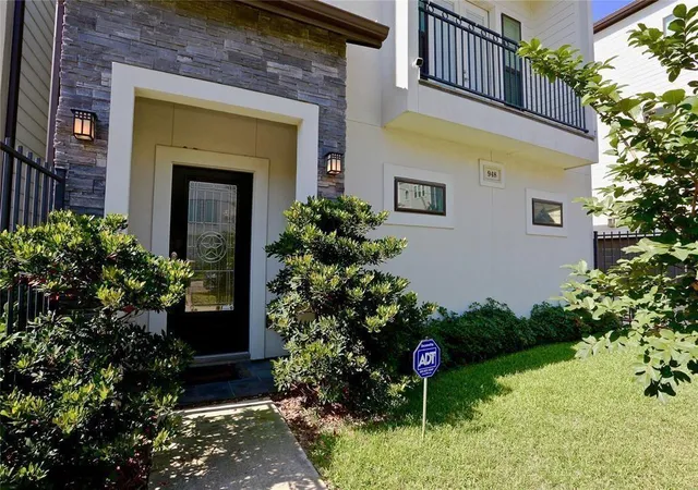 Photo 2 of Single family home for sale at 948 W 24th Street, Houston, TX 77008 | MLS# 56539913 | Listing updated on 2026-06-24