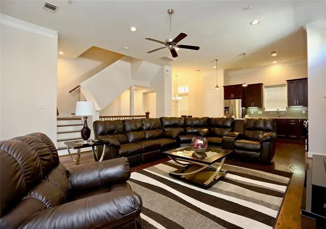 Photo 3 of Single family home for sale at 948 W 24th Street, Houston, TX 77008 | MLS# 56539913 | Listing updated on 2026-06-24