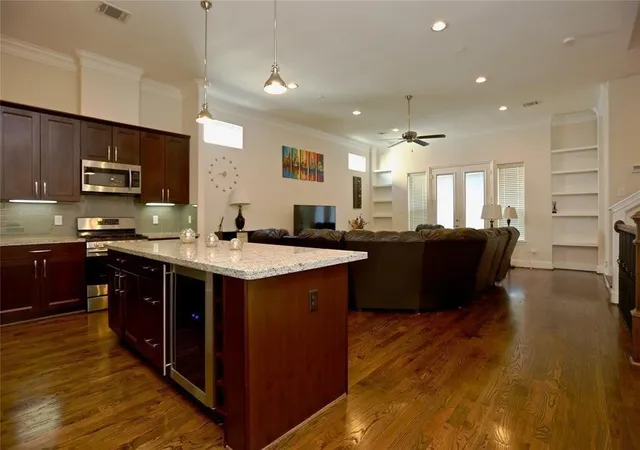 Photo 3 of Single family home for sale at 948 W 24th Street, Houston, TX 77008 | MLS# 56539913 | Listing updated on 2026-06-24