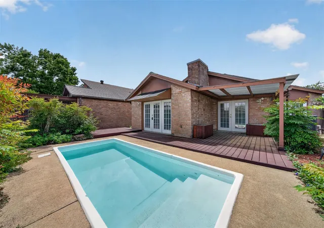 Photo 1 of Sale Pending at 7710 Green Lawn Dr, Houston, TX 77088 | MLS# 91924745 | Listing updated on 2026-09-15