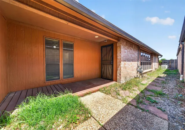 Photo 3 of Sale Pending at 7710 Green Lawn Dr, Houston, TX 77088 | MLS# 91924745 | Listing updated on 2026-09-15