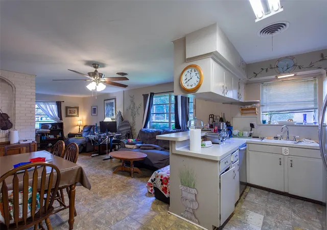 Photo 4 of Single family home for sale at 101 S Woodsway St E, Conroe, TX 77301 | MLS# 87766830 | Listing updated on 2026-08-30