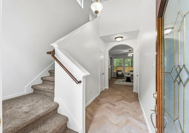 4th image of 103 Ledgestone Pl, The Woodlands, TX 77382 | MLS# 16539145