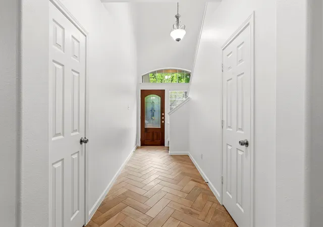5th image of 103 Ledgestone Pl, The Woodlands, TX 77382 | MLS# 16539145