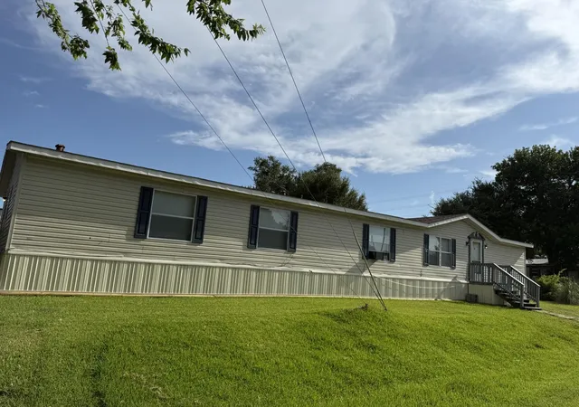Photo 1 of Single family home for sale at 106 Courtland Ct, Highlands, TX 77562 | MLS# 61624897 | Listing updated on 2026-08-05