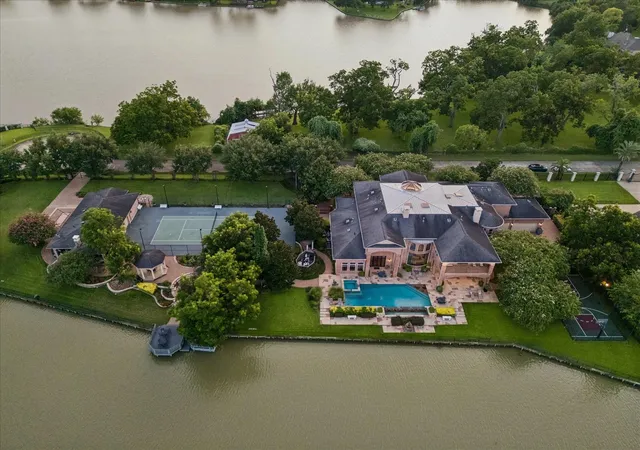 1st image of 7 Paradise Point Dr, Sugar Land, TX 77478 | MLS# 68517911