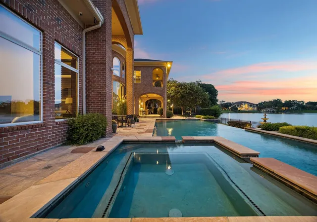 2nd image of 7 Paradise Point Dr, Sugar Land, TX 77478 | MLS# 68517911