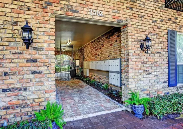 3rd image of 2503 Mccue Rd #3, Houston, TX 77056 | MLS# 31052210
