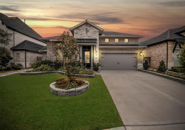 Photo 2 of Single family home for sale at 5042 Albany Shrs Ln, Fulshear, TX 77441 | MLS# 92105792 | Listing updated on 2026-08-19