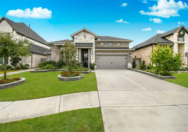 Photo 3 of Single family home for sale at 5042 Albany Shrs Ln, Fulshear, TX 77441 | MLS# 92105792 | Listing updated on 2026-08-19