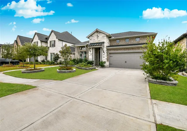Photo 3 of Single family home for sale at 5042 Albany Shrs Ln, Fulshear, TX 77441 | MLS# 92105792 | Listing updated on 2026-08-19