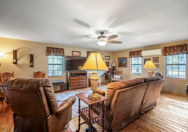4th image of 5415 Old Israel Rd, Livingston, TX 77351 | MLS# 10859743