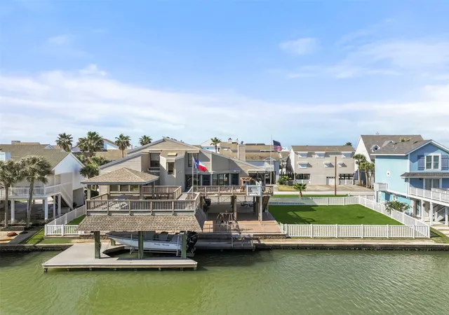 Photo 1 of Single family home for sale at 3408 Jolly Roger Cir, Galveston, TX 77554 | MLS# 9650451 | Listing updated on 2026-04-09