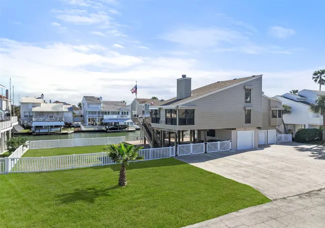 Photo 2 of Single family home for sale at 3408 Jolly Roger Cir, Galveston, TX 77554 | MLS# 9650451 | Listing updated on 2026-04-09