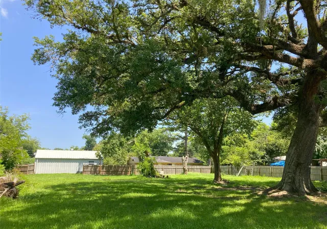 2nd image of 125 Shady Ln, West Columbia, TX 77486 | MLS# 16267370