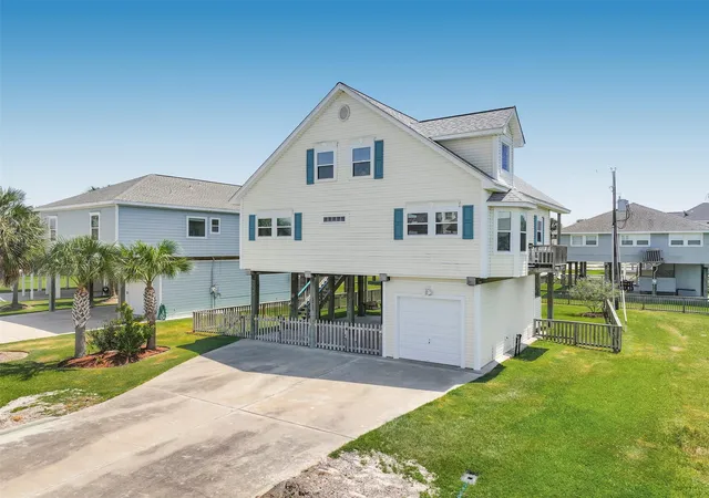 Photo 1 of Single family home for sale at 13925 Pirates Beach Blvd, Galveston, TX 77554 | MLS# 91881837 | Listing updated on 2026-09-19