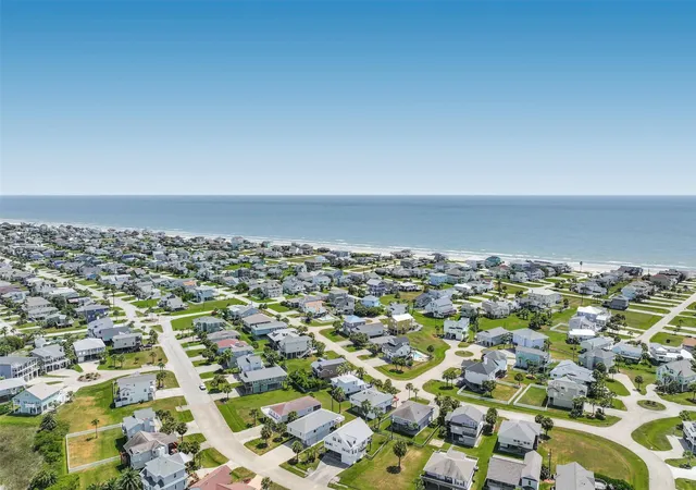 Photo 2 of Single family home for sale at 13925 Pirates Beach Blvd, Galveston, TX 77554 | MLS# 91881837 | Listing updated on 2026-09-19