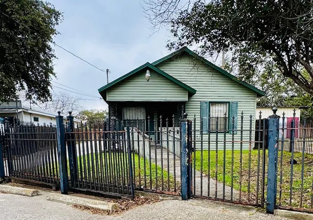 Homes for sale in San Antonio, TX | 414 Vine St, San Antonio, TX 78210 | MLS# 27037501