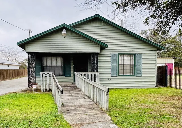 Homes for sale in San Antonio, TX | 414 Vine St, San Antonio, TX 78210 | MLS# 27037501