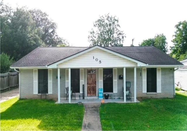 1st image of 105 S Ringgold St, West Columbia, TX 77486 | MLS# 49918894