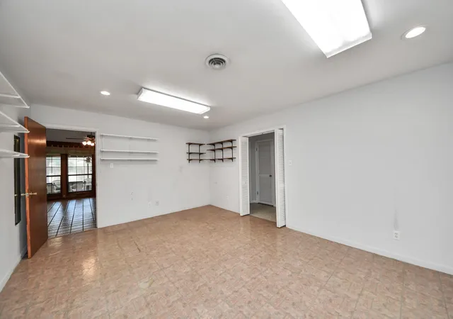 4th image of 9006 Springview Ln, Houston, TX 77080 | MLS# 42374199