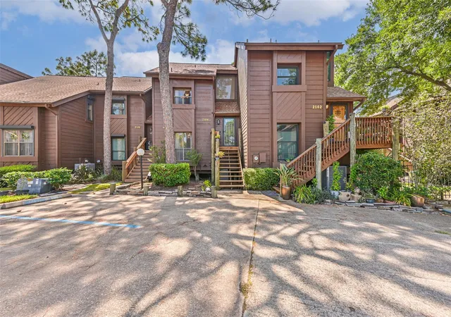 Photo 1 of Sale Pending at 2104 Crows Nest Dr, League City, TX 77573 | MLS# 72007291 | Listing updated on 2026-09-09