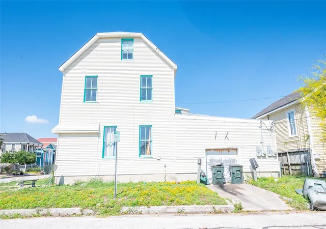 Photo 3 of Multi family home for sale at 1002 Sealy St, Galveston, TX 77550 | MLS# 79558213 | Listing updated on 2026-08-30