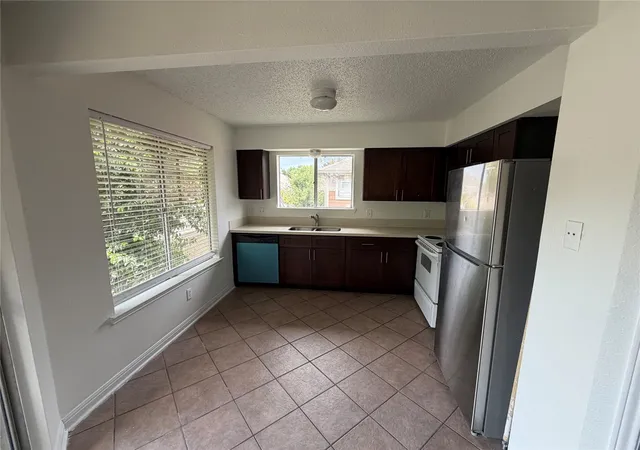 5th image of 12200 Overbrook Ln, Houston, TX 77077