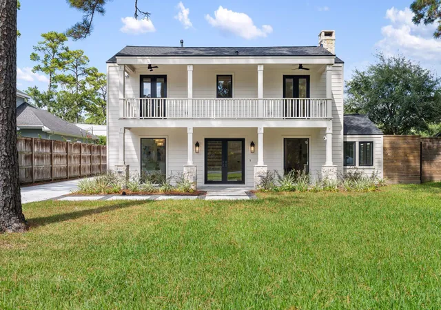 Photo 1 of Single family home for sale at 814 Azalea St, Houston, TX 77018 | MLS# 60950473 | Listing updated on 2026-10-02