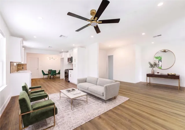 Photo 2 of Single family home for sale at 6923 Keller St, Houston, TX 77087 | MLS# 59723173 | Listing updated on 2026-08-30