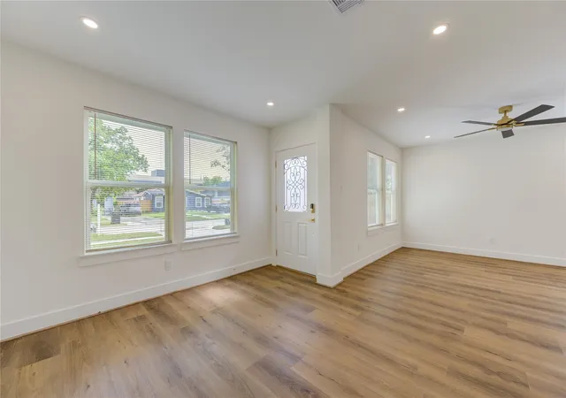 Photo 3 of Single family home for sale at 6923 Keller St, Houston, TX 77087 | MLS# 59723173 | Listing updated on 2026-08-30