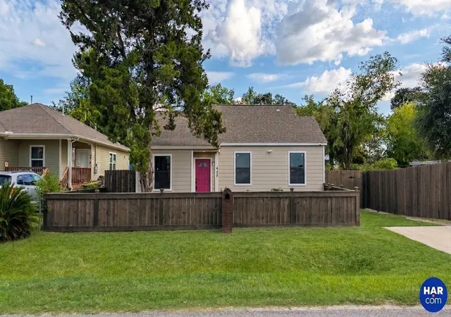1st image of 428 Van Molan St, Houston, TX 77022 | MLS# 24886639
