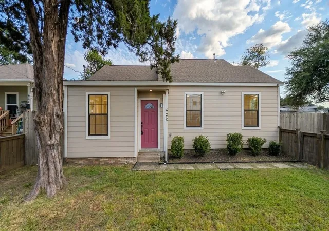 3rd image of 428 Van Molan St, Houston, TX 77022 | MLS# 24886639