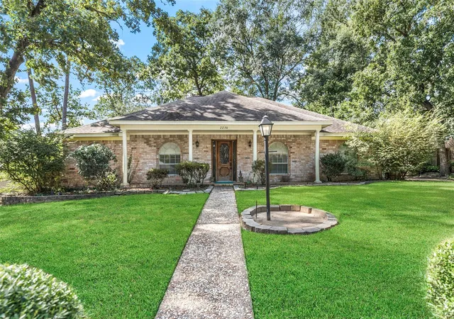 Photo 3 of Single family home for sale at 2230 Tangle Lake Dr, Kingwood, TX 77339 | MLS# 10329892 | Listing updated on 2026-09-06