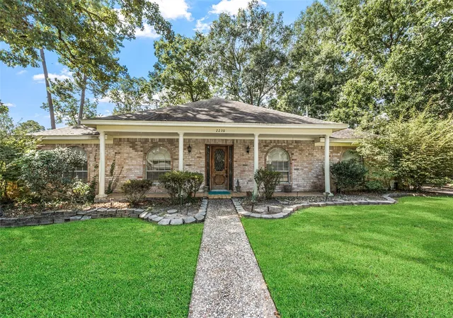 Photo 3 of Single family home for sale at 2230 Tangle Lake Dr, Kingwood, TX 77339 | MLS# 10329892 | Listing updated on 2026-09-06