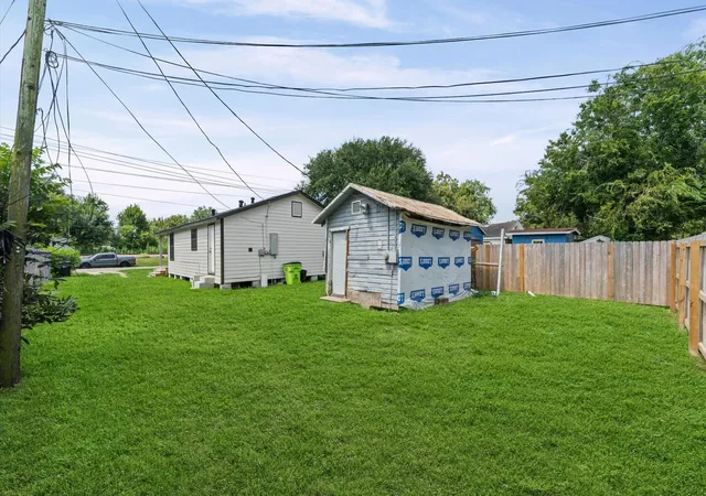 Photo 3 of Single family home for sale at 1219 Walnut Ave, Rosenberg, TX 77471 | MLS# 34300618 | Listing updated on 2026-08-22
