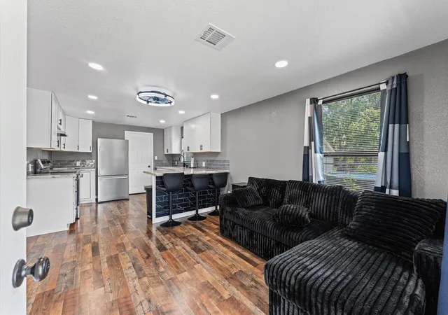 Photo 3 of Single family home for sale at 1219 Walnut Ave, Rosenberg, TX 77471 | MLS# 34300618 | Listing updated on 2026-08-22