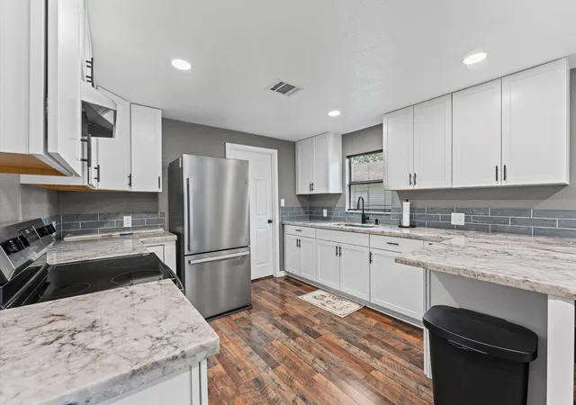 Photo 4 of Single family home for sale at 1219 Walnut Ave, Rosenberg, TX 77471 | MLS# 34300618 | Listing updated on 2026-08-22