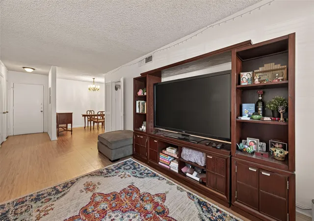 2nd image of 2701 Bellefontaine St, Houston, TX 77025