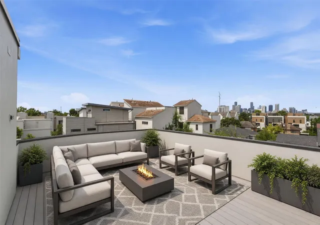 Photo 1 of Sale Pending at 1715 Wentworth St, Houston, TX 77004 | MLS# 63990422 | Listing updated on 2026-09-17