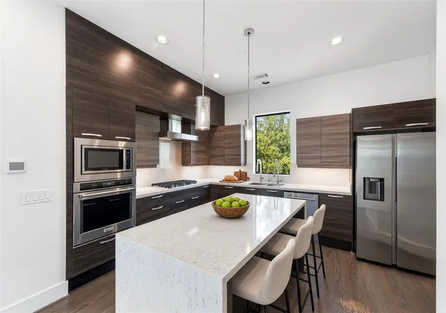 Photo 3 of Sale Pending at 1715 Wentworth St, Houston, TX 77004 | MLS# 63990422 | Listing updated on 2026-09-17