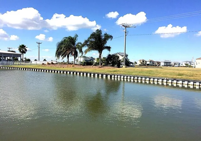 1st image of 18 Half Moon, Hitchcock, TX 77563 | MLS# 25037411