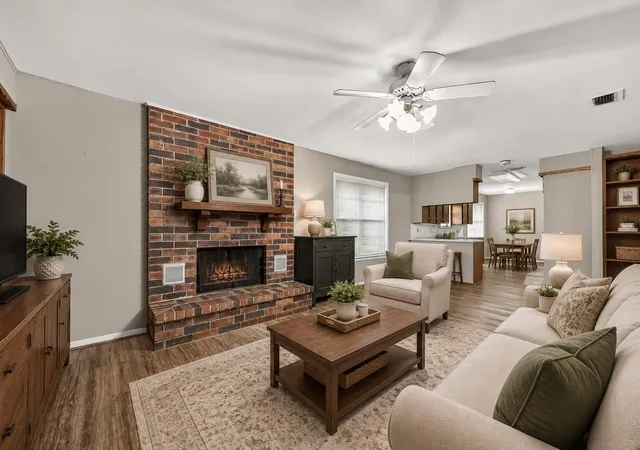 1st image of 2002 Crestwood Dr, Richmond, TX 77469 | MLS# 47751695