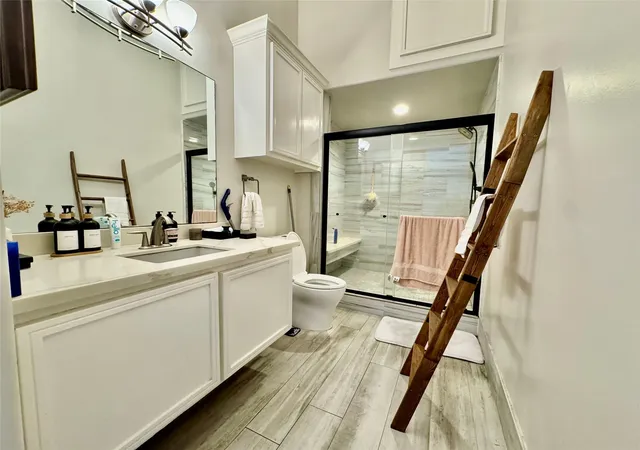 5th image of 5801 Winsome Ln #306, Houston, TX 77057 | MLS# 46634429