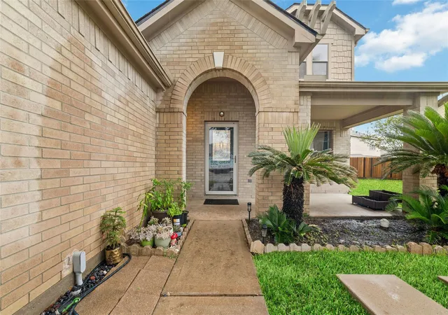 Photo 2 of Single family home for sale at 527 Remington Point Ct, Houston, TX 77073 | MLS# 10224650 | Listing updated on 2026-08-19