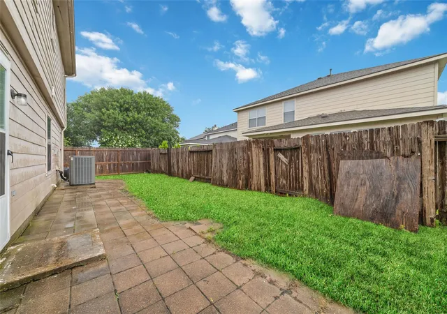 Photo 3 of Single family home for sale at 527 Remington Point Ct, Houston, TX 77073 | MLS# 10224650 | Listing updated on 2026-08-19